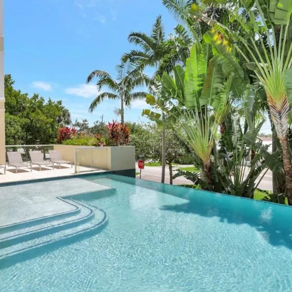 Coastal Condo Deerfield Beach Retreat 3 bed 2 bath, hotel in Deerfield Beach