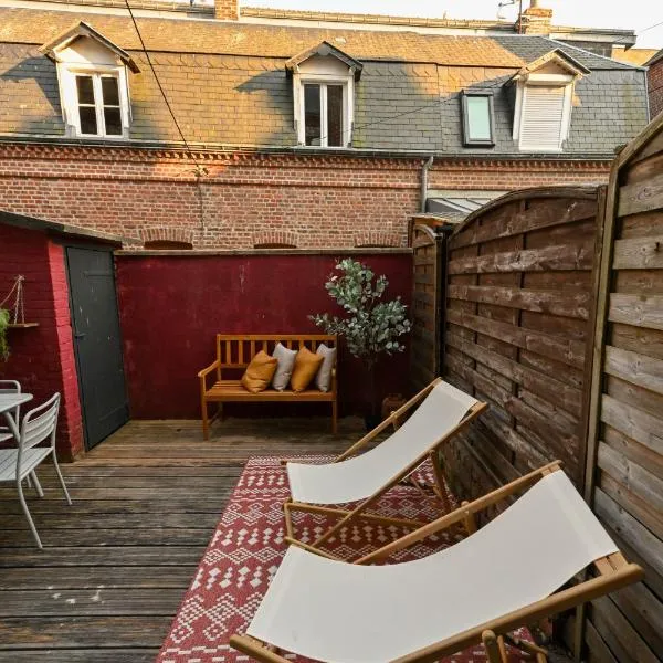 LA DAME Avec TERRASSE- ETRETAT, hotel in Étretat