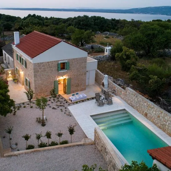 BRAND NEW Stone house MARCELA, 3 double bedrooms, pool, hotel v destinaci Lun