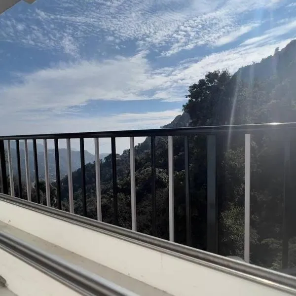 100 stairs holiday home, hotel di Mussoorie