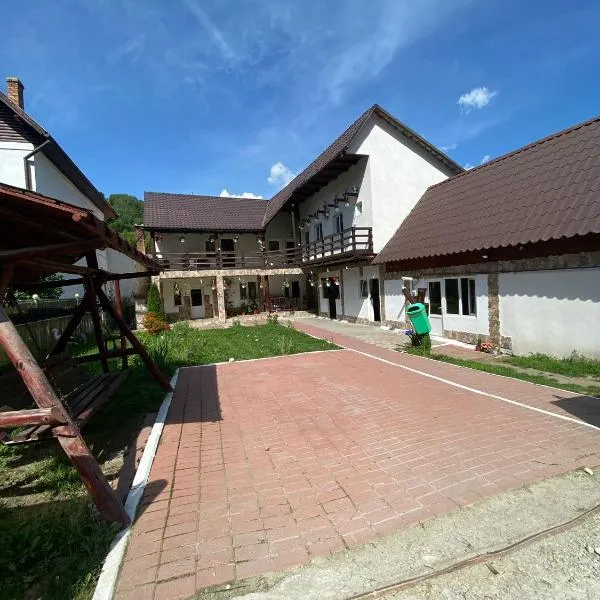 Casa Cipri si Alex, hotel in Şimon