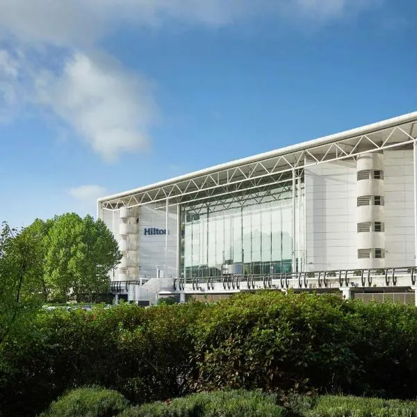 Hilton London Heathrow Airport, hotel in Hillingdon