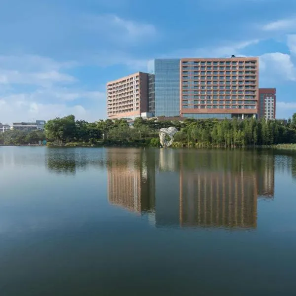 DoubleTree by Hilton Hotel Guangzhou-Science City-Free Shuttle Bus to Canton Fair Complex and Dining Offer, hotel u gradu 'Luogang'