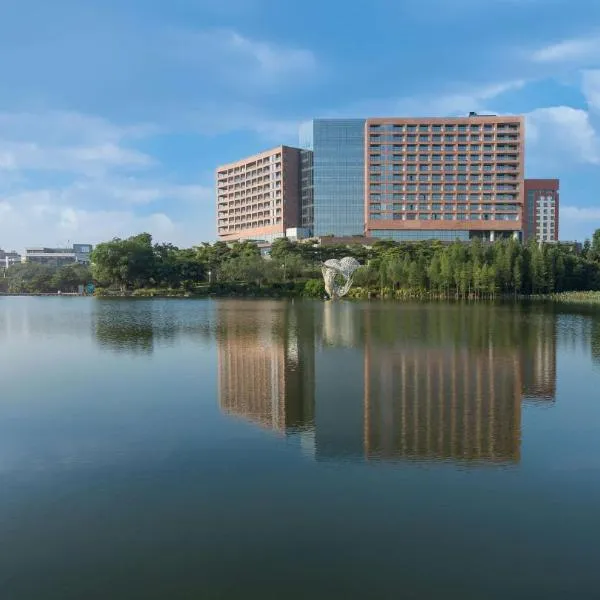 DoubleTree by Hilton Hotel Guangzhou-Science City-Free Shuttle Bus to Canton Fair Complex and Dining Offer, hotelli Luogangissa