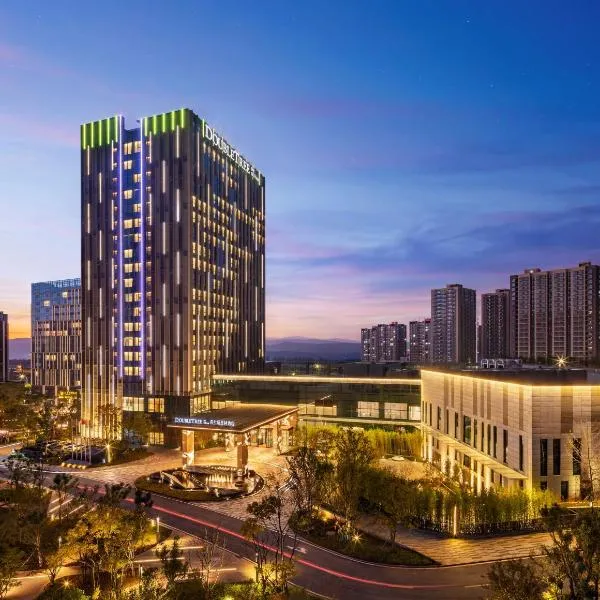 Doubletree By Hilton Kunming Airport, hotel di Dabanqiao