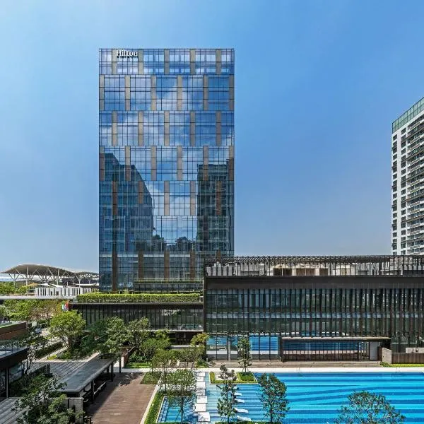 Hilton Shenzhen World Exhibition & Convention Center – hotel w mieście Hu-nien