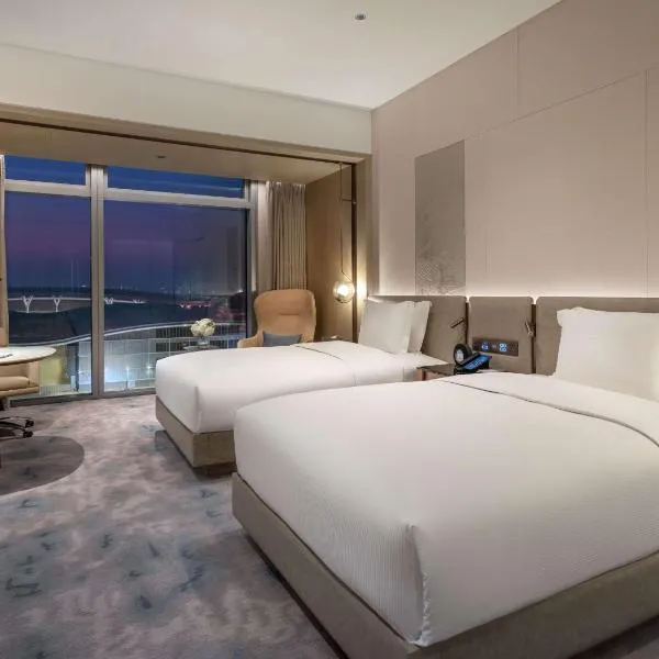 Hilton Shenzhen World Exhibition & Convention Center - Only 5 minutes' walk to WECC, hotel in Shenzhen