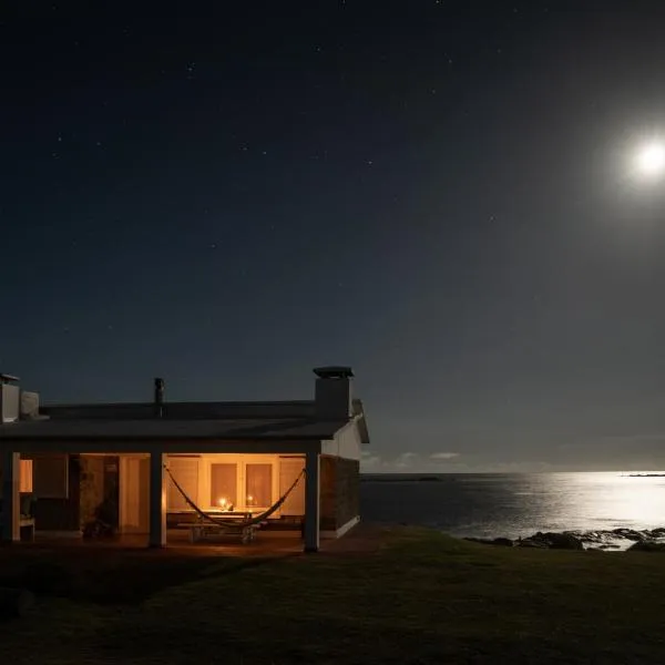 Palacio de la luna, casa única frente al mar, hotel in Cabo Polonio