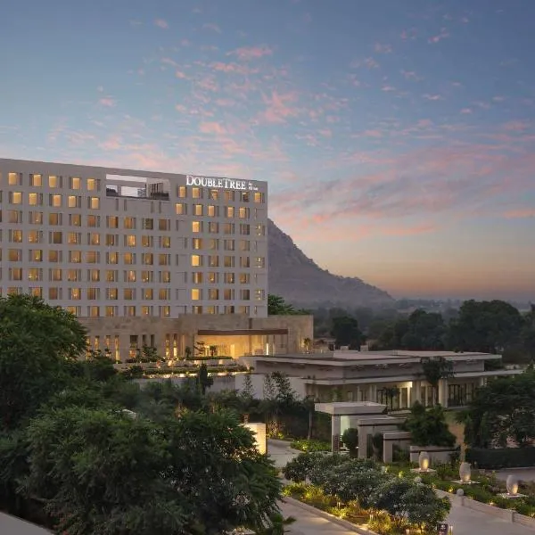 Doubletree By Hilton Jaipur Amer, hotel in Dhānd