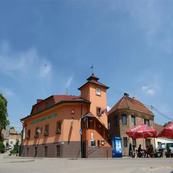 Hotel Babí lom, hotel Lelekovicében