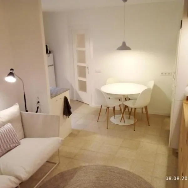 블라네스에 위치한 호텔 Luxury apartment 50m from the beach!(2 bedroom large modern apartment in Blanes Old Town 50m from the beach!)