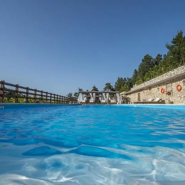 Paxos Santa Marina Villas، فندق في جايوس