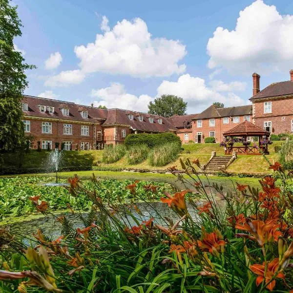 Mercure Shrewsbury Albrighton Hall Hotel & Spa, hotel di Baschurch