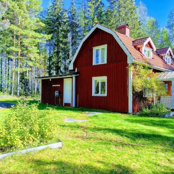Torp ved Mårbacka (Helt hus til leie) Östra Ämtervik/ Sunne, hotel v destinaci Östra Ämtervik