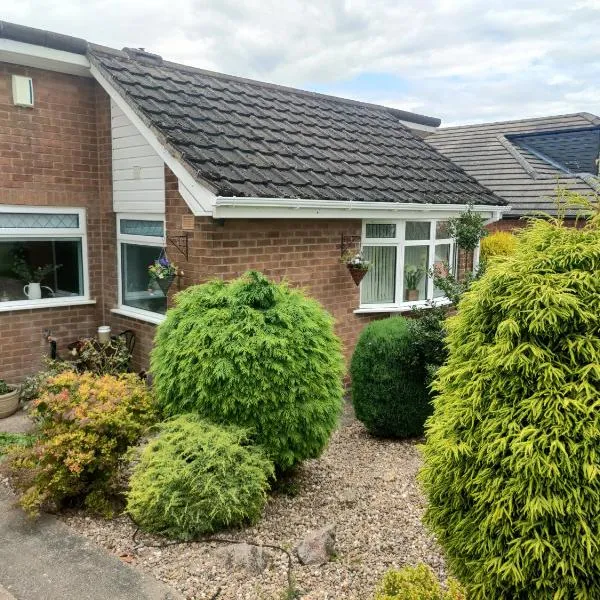 Split Level Bungalow - Sleeps4 - Close to walks, hotel en Sutton-in-Ashfield