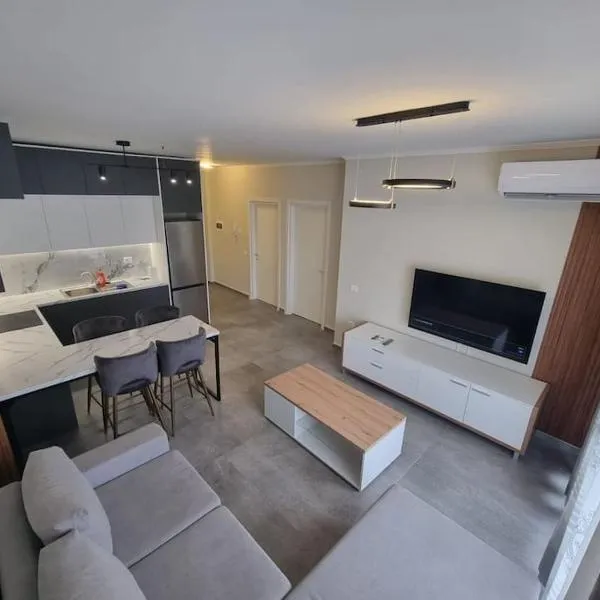 H&E Sea view 2-Bedroom Apt Qerret, hotel v destinaci Golem