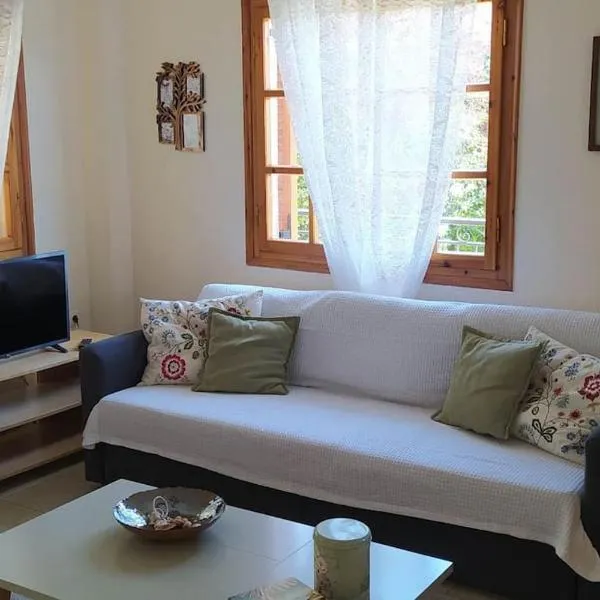 Greek village life by the sea, hotel in Marathiás