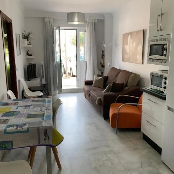 CASA ALICIA, hotel in Torre del Mar