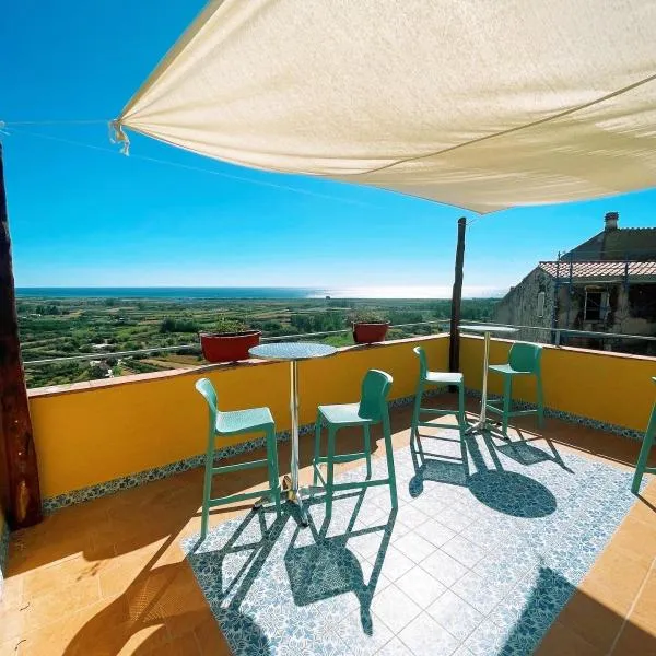 LOFT CON USO CUCINA E TERRAZZO PANORAMICO - FORA E' MUROS II - Ammentos Posada, hotel in Posada