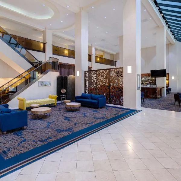 Embassy Suites by Hilton Santa Clara Silicon Valley: South Shore Port şehrinde bir otel