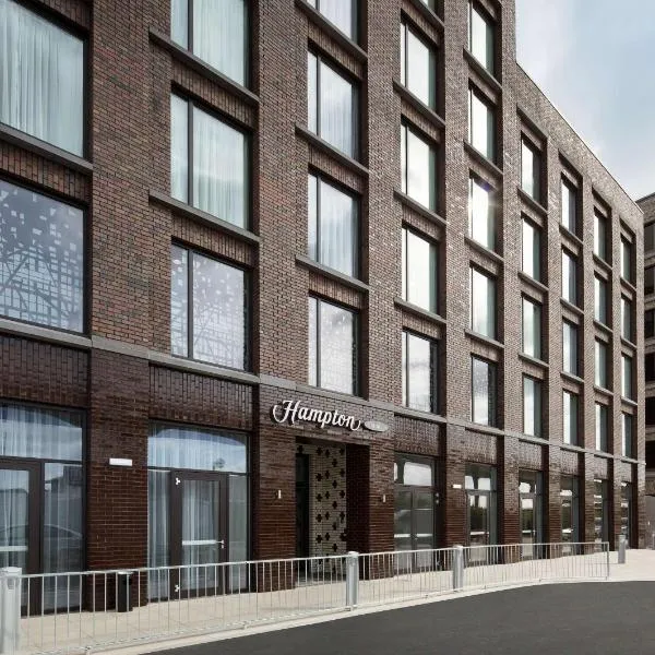 Hampton By Hilton London Docklands, hotel v Londýně