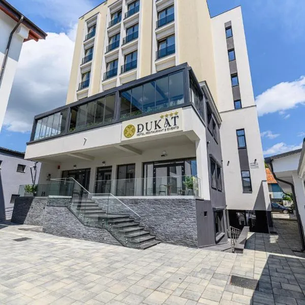 Hotel DUKAT, hotel in Mălini