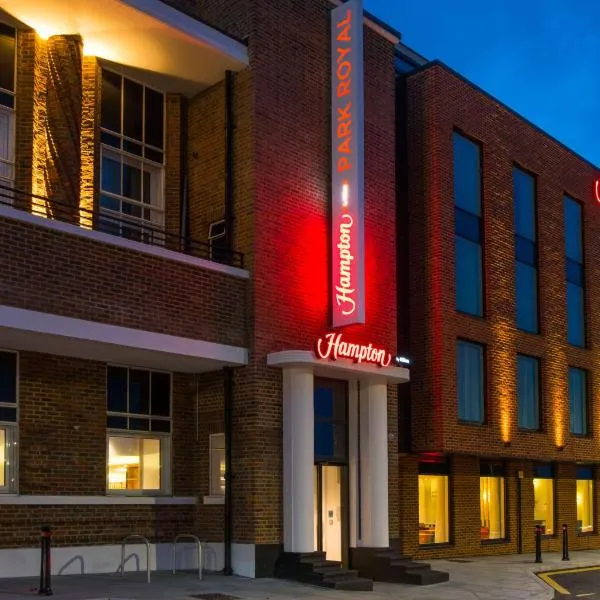 Hampton by Hilton London Park Royal, hotel v Londýně