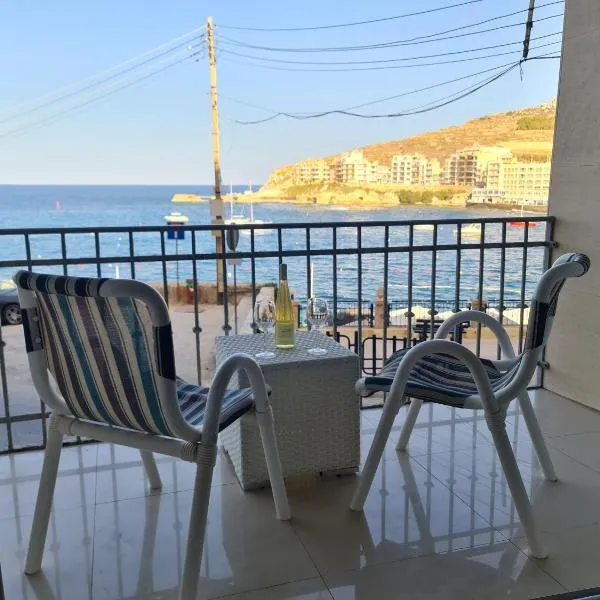 SeaBreeze Waterfront Flat, hotel v destinaci Żebbuġ