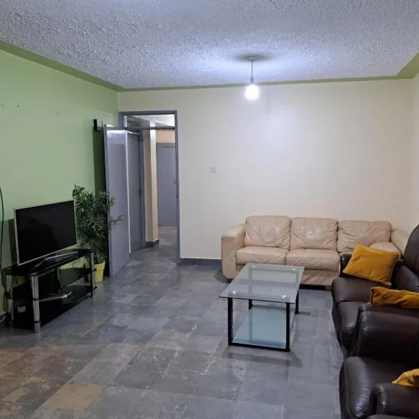 Mfalme House, Ngoingwa Estate, 100 Metres from Thika-Mangu Rd, Close to Thika City Centre - Free Parking, Fast Wi-Fi, Smart TV, 2 Bedrooms Perfect for a Family of 2-4 Members, hotell sihtkohas Thika