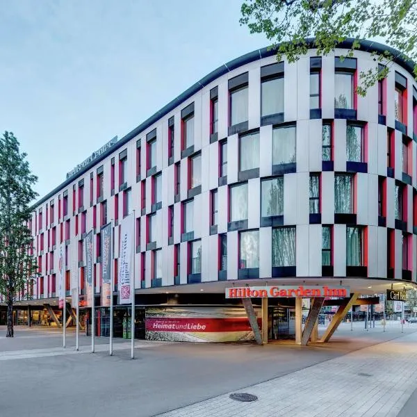 Hilton Garden Inn Stuttgart NeckarPark: Stuttgart'ta bir otel