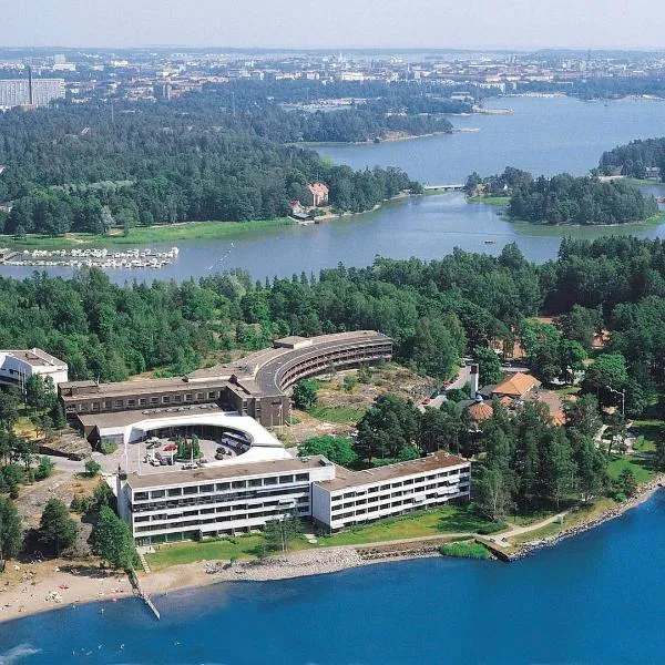 Hilton Helsinki Kalastajatorppa, מלון בKauniainen