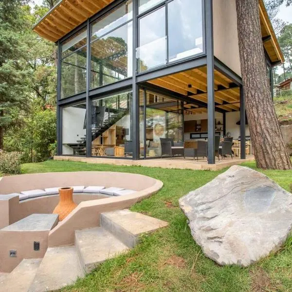 CASA NUEVA en Avandaro rodeada de Naturaleza, hotel i Valle de Bravo