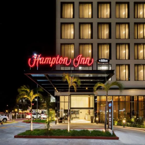 Hampton Inn By Hilton Cancun Cumbres, хотел в Канкун