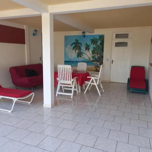 Villa Gabève: Location F3, Bas de Villa, hôtel à Rivière-Pilote