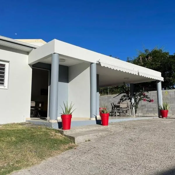 Location villa Sainte-Anne - Martinique., hotel in Sainte-Anne