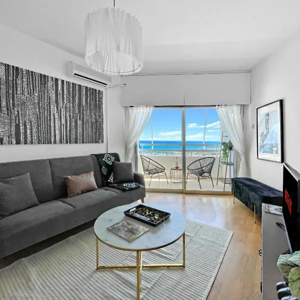 1BR Seafront Apt with community pool, hotel u gradu 'Larnaka'