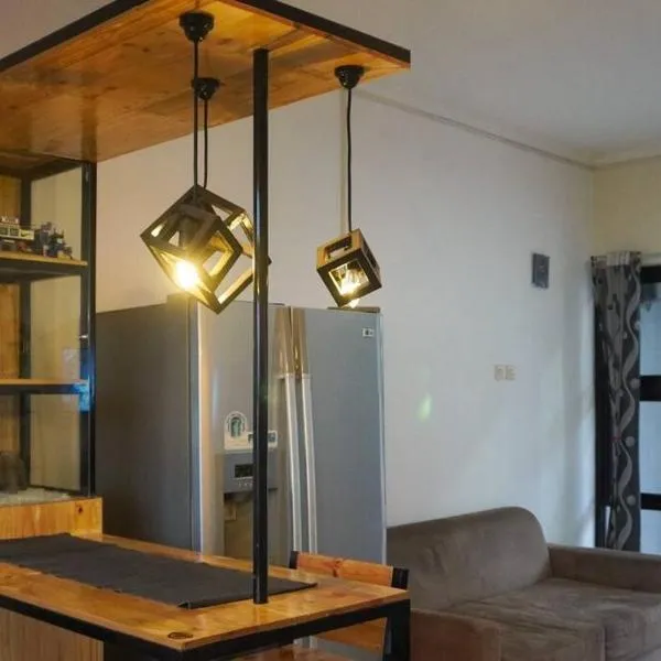 Cozy Haven with Jacuzzi, Rooftop, hotel v destinaci Bandung