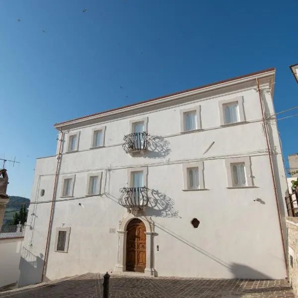Palazzo Tilli, hotel v destinácii Casoli