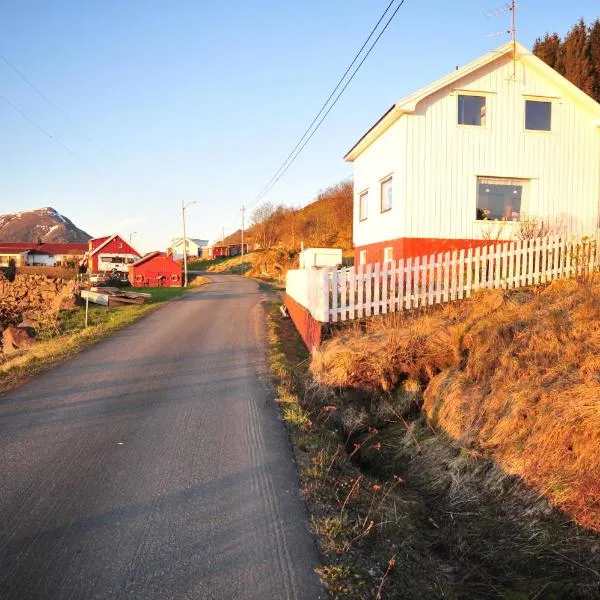 Fredelig med naturskjønn omgivelse, midt i Lofoten, отель в городе Jerstad