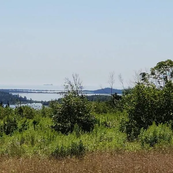 beautiful apartment near the ocean, hotel v destinaci Guysborough