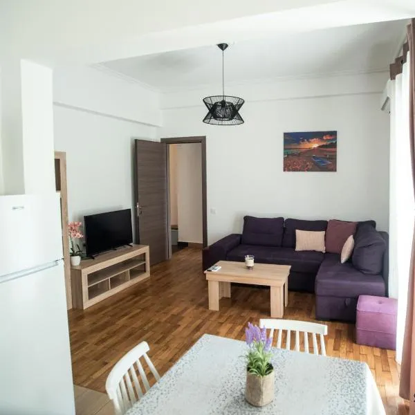 Explore Greece from Comfortable City Centre Apartment, hotel u gradu Nerotriviá