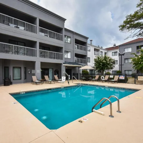 Courtyard by Marriott Charlotte Matthews, hotel u gradu Metjuz