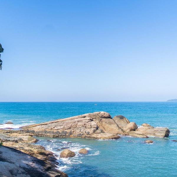 Mansão com área gourmet e vista para a praia - Foto 5
