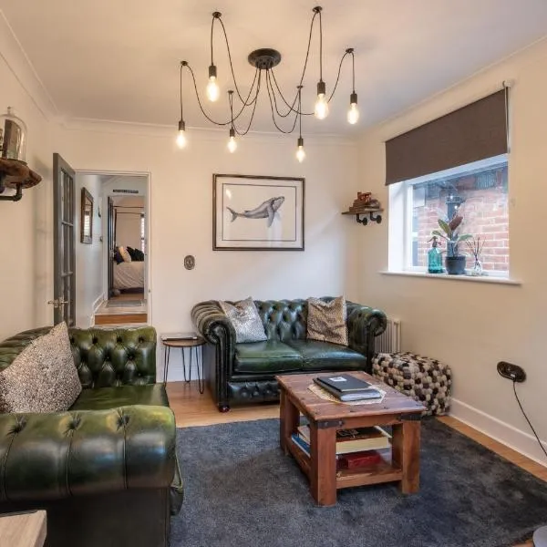 Stunning- The Nautilus Bungalow Cowes IOW, hotel in Cowes