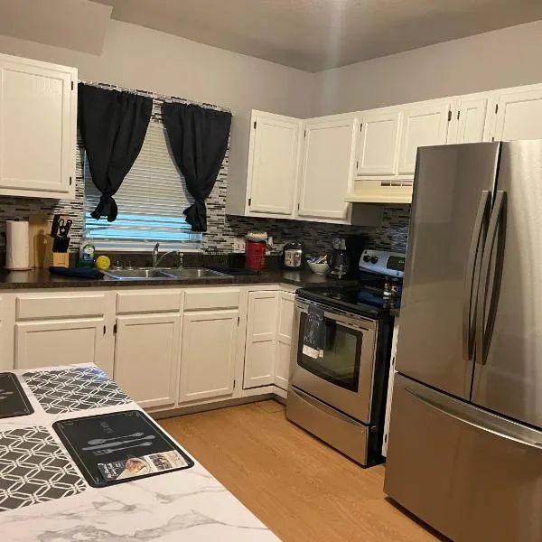Vibrant 2 Bed Located Downtown Close to Soaring Eagle CMU, hotel v destinaci Mount Pleasant