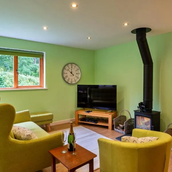 Finest Retreats - Skylarks, hotel in Boscastle