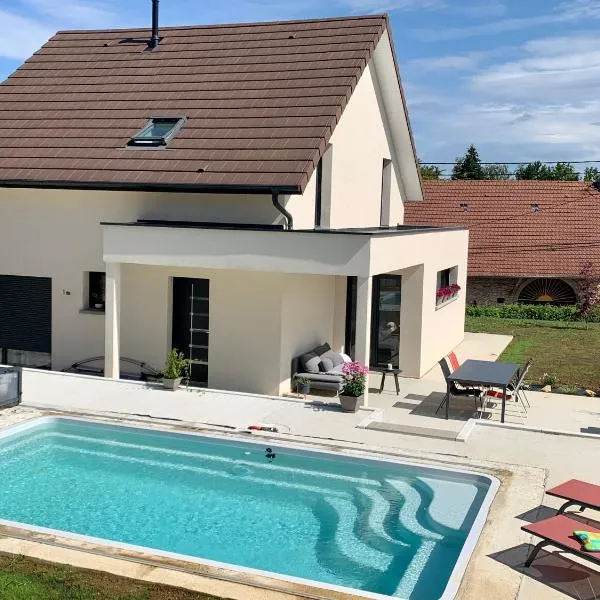 Superbe villa avec piscine proche de belfort, хотел в Meroux