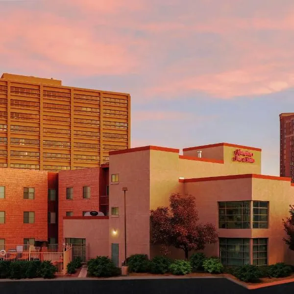 Hampton Inn & Suites Denver Tech Center, hótel í Centennial