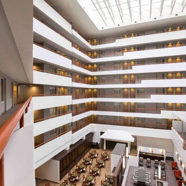 Embassy Suites by Hilton Baltimore at BWI Airport, hótel í Linthicum Heights