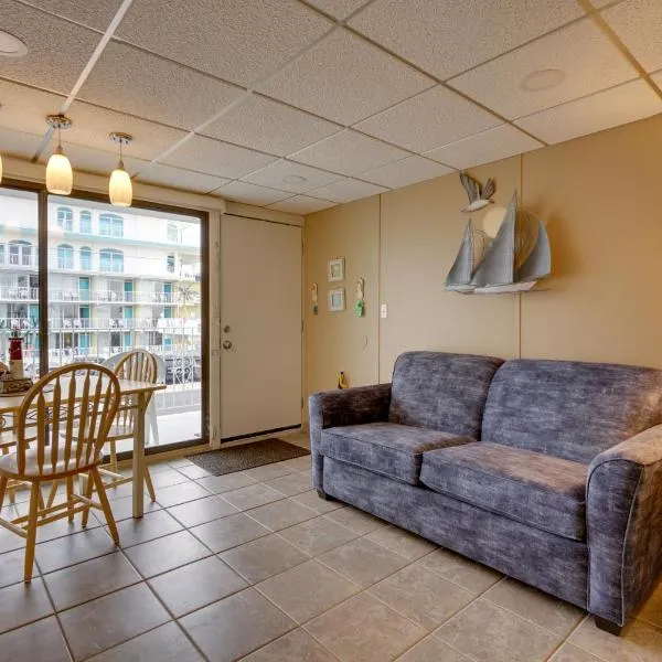 Cozy Oceanfront Condo with Pool and Beach Access!, hotel v destinaci Wildwood Crest